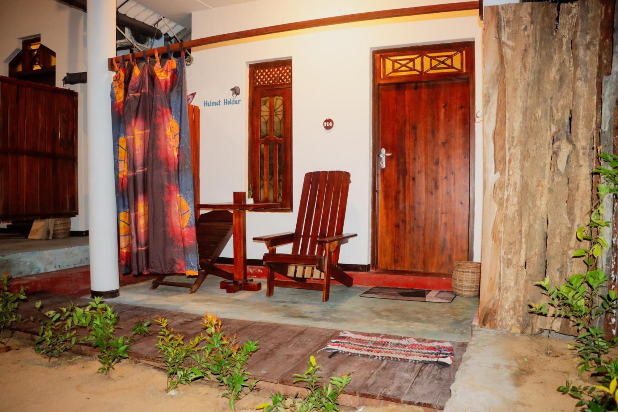 Surfers Park Arugambay Bed & Breakfast Arugam Bay Exterior photo